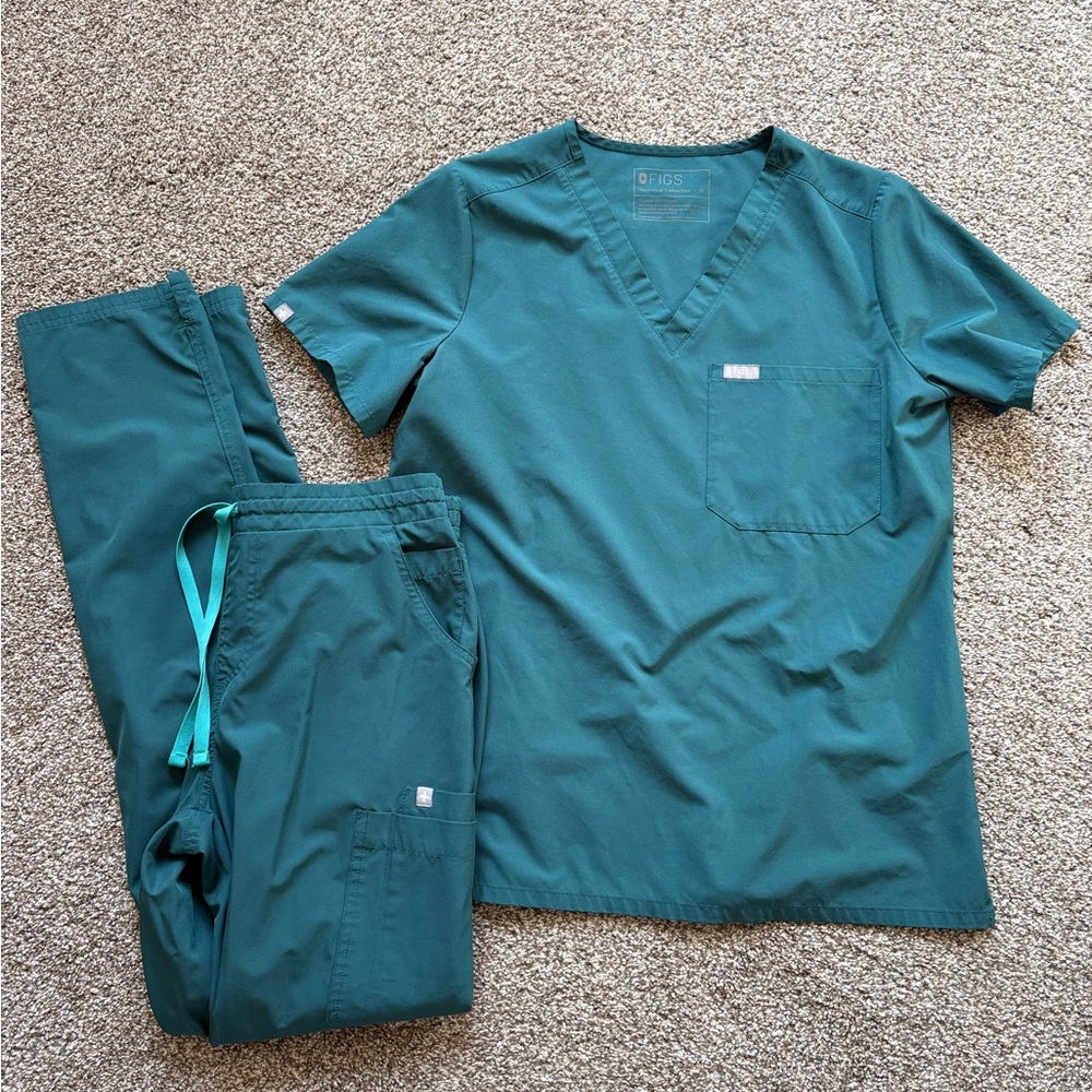 Figs Women’s Scrub Set